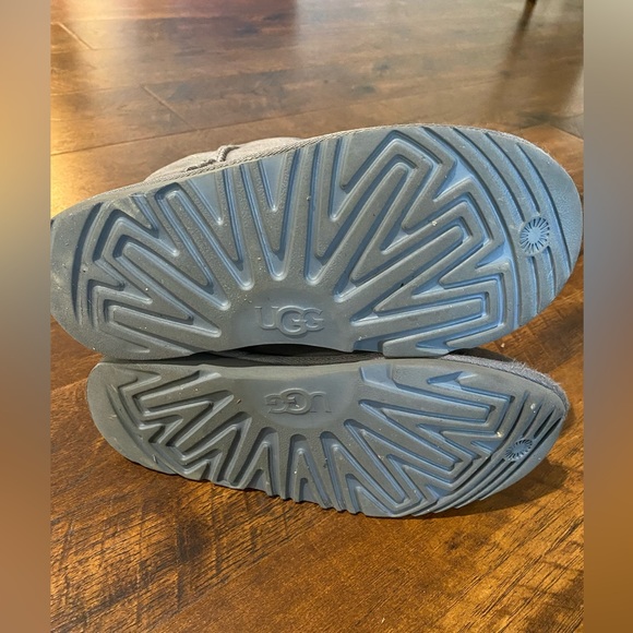 Kids Ugg boots size 4 - Picture 3 of 4